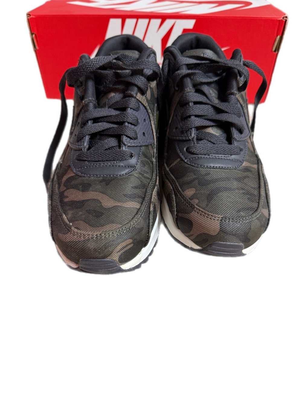 Nike women’s Air Max 90 CSE
SIZE 7.5 Oil grey/cargo khaki- white
With box - Picture 6 of 14